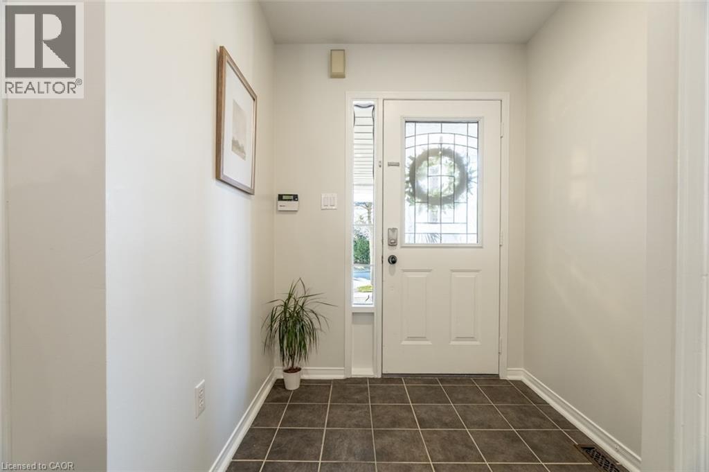 53 DILLS Crescent, Milton, Ontario, L9T5P2 — Photo 3