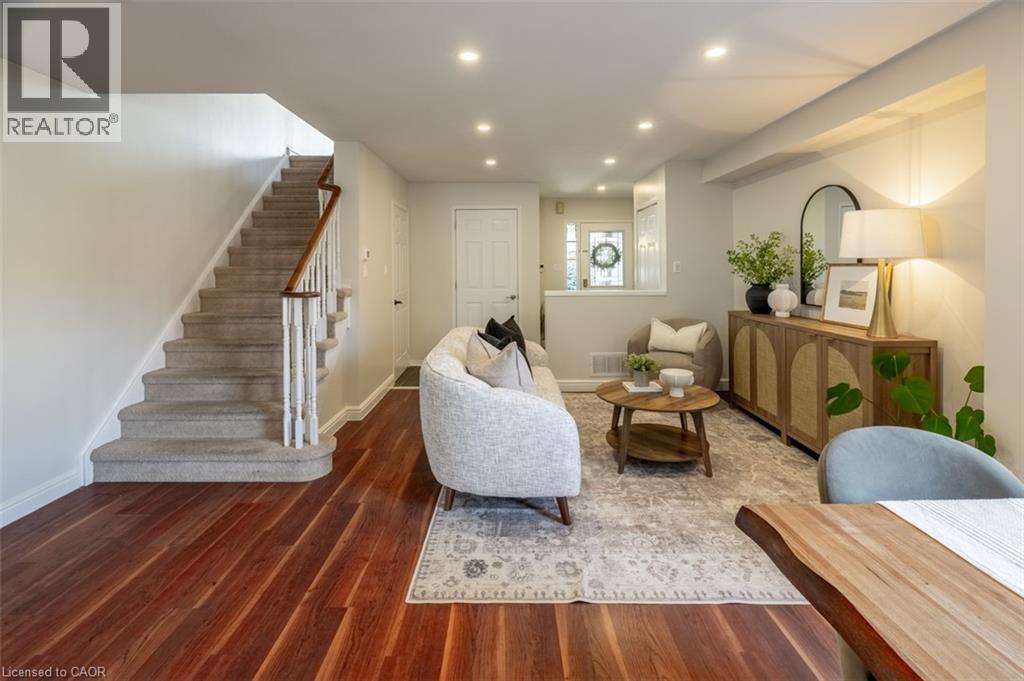 53 DILLS Crescent, Milton, Ontario, L9T5P2 — Photo 4