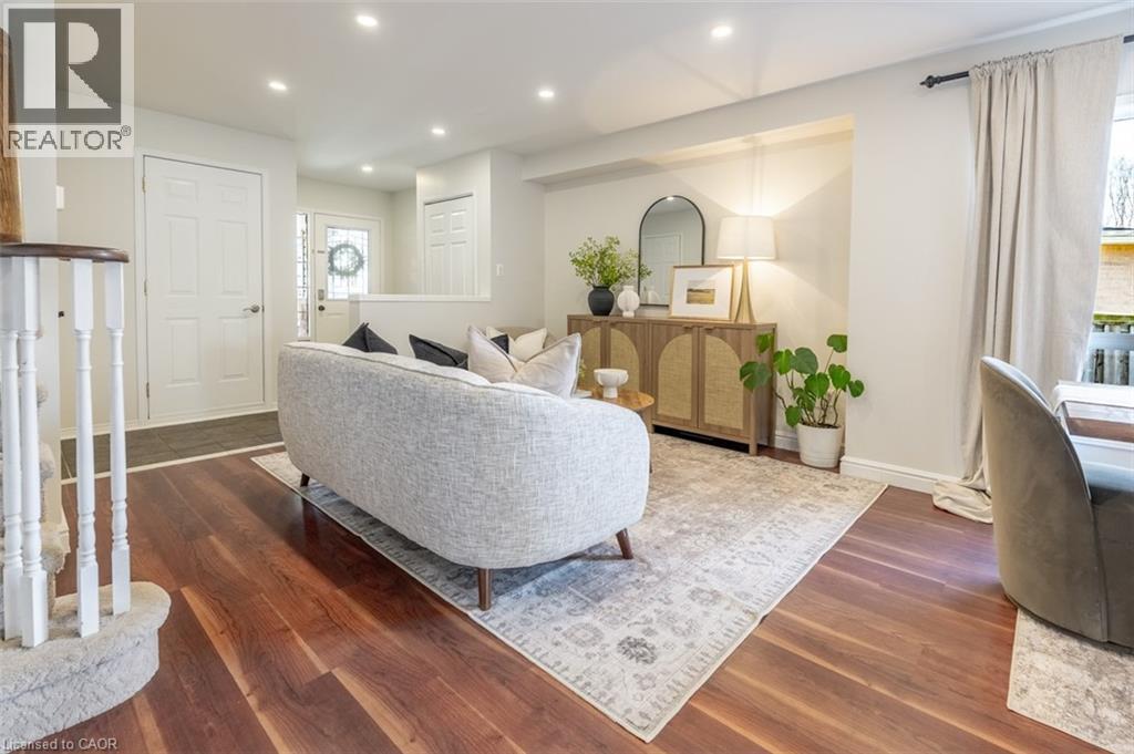 53 DILLS Crescent, Milton, Ontario, L9T5P2 — Photo 5