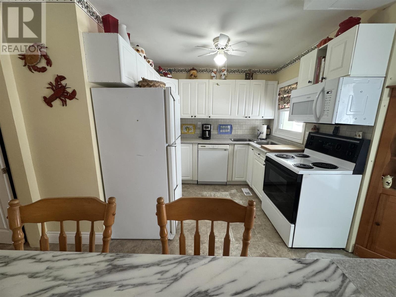 143 Dieppe AVE, Elliot Lake, Ontario, P5A1H6 — Photo 2