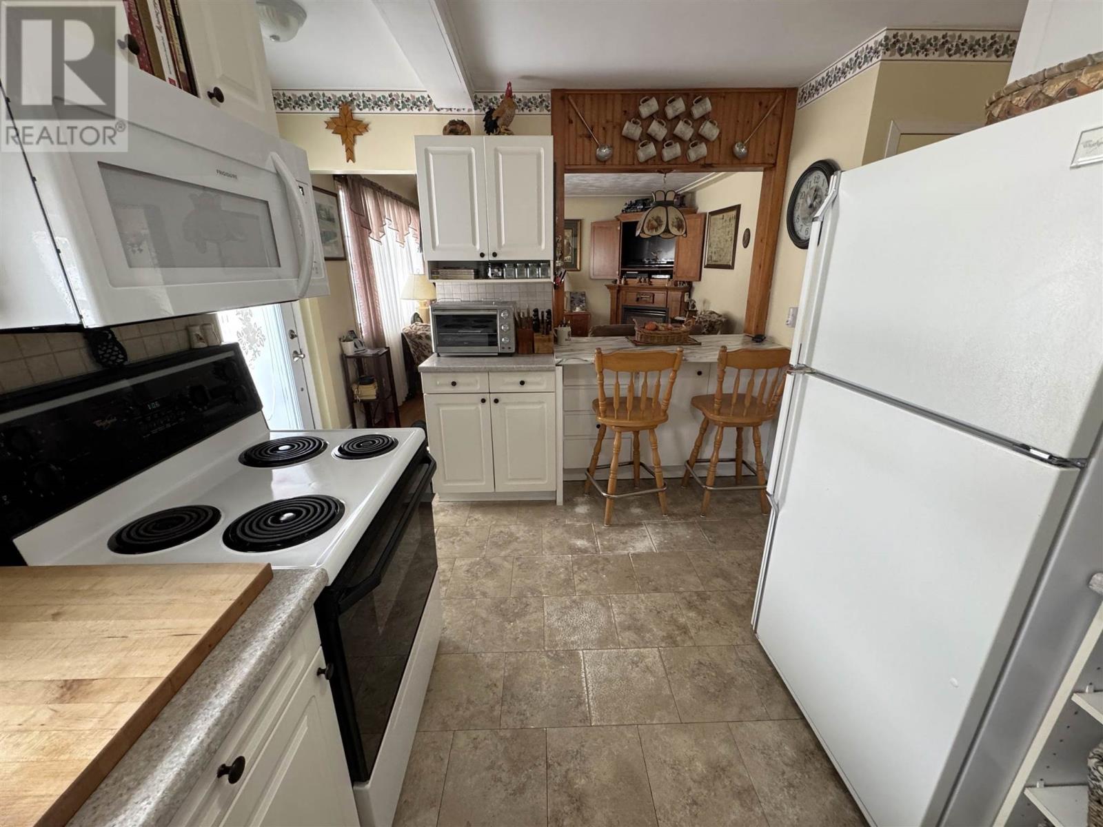143 Dieppe AVE, Elliot Lake, Ontario, P5A1H6 — Photo 6