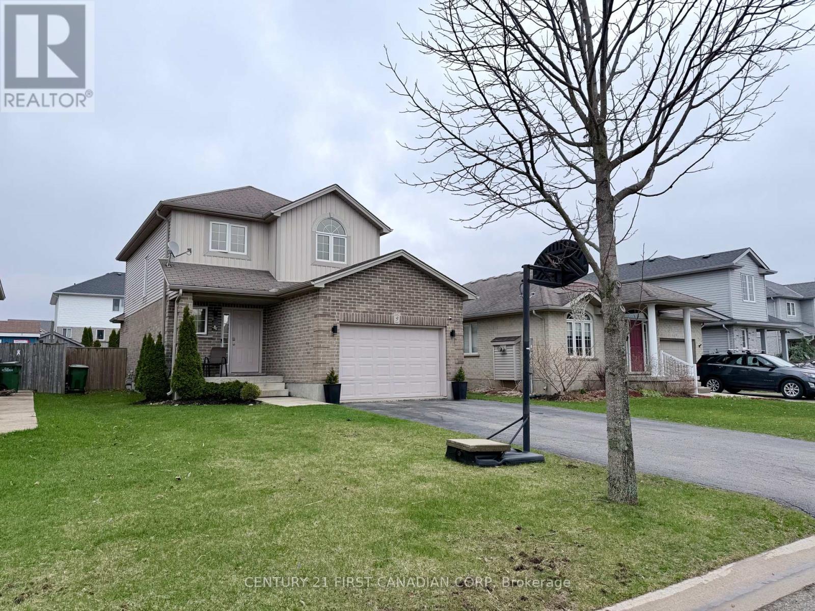 9 BARRETT CRESCENT, St. Thomas, Ontario, N5R6M1 — Photo 2