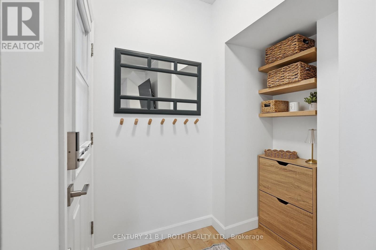 387 FERNDALE DRIVE S, Barrie (Ardagh), Ontario, L4N0M1 — Photo 2