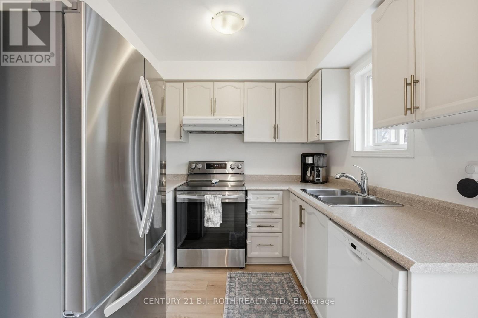 387 FERNDALE DRIVE S, Barrie (Ardagh), Ontario, L4N0M1 — Photo 5