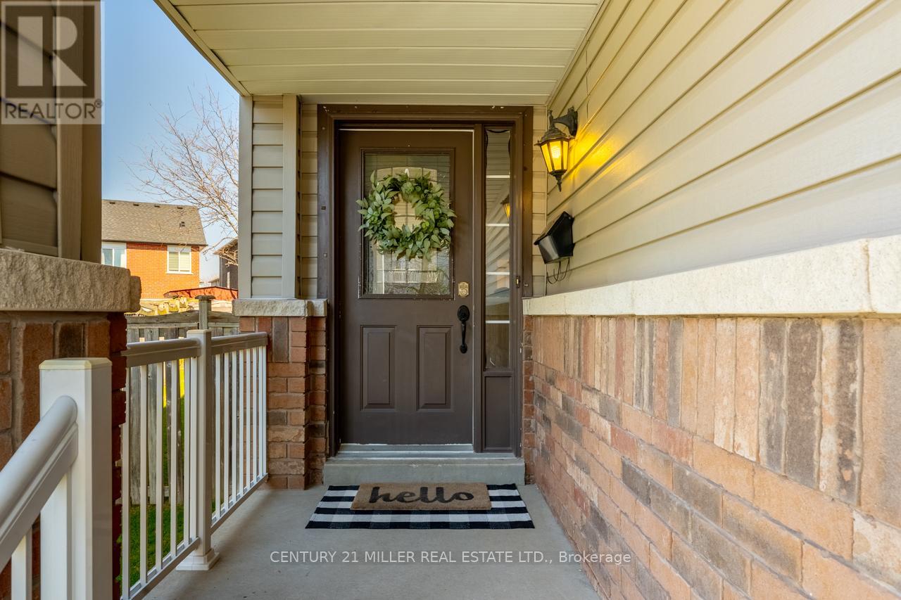 53 DILLS CRESCENT, Milton (DE Dempsey), Ontario, L9T5P2 — Photo 2