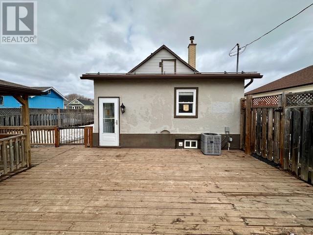 704 Frederica ST W, THUNDER BAY, Ontario, P7E3X2 — Photo 2