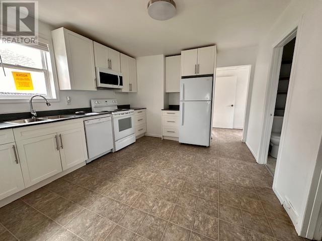 704 Frederica ST W, THUNDER BAY, Ontario, P7E3X2 — Photo 3