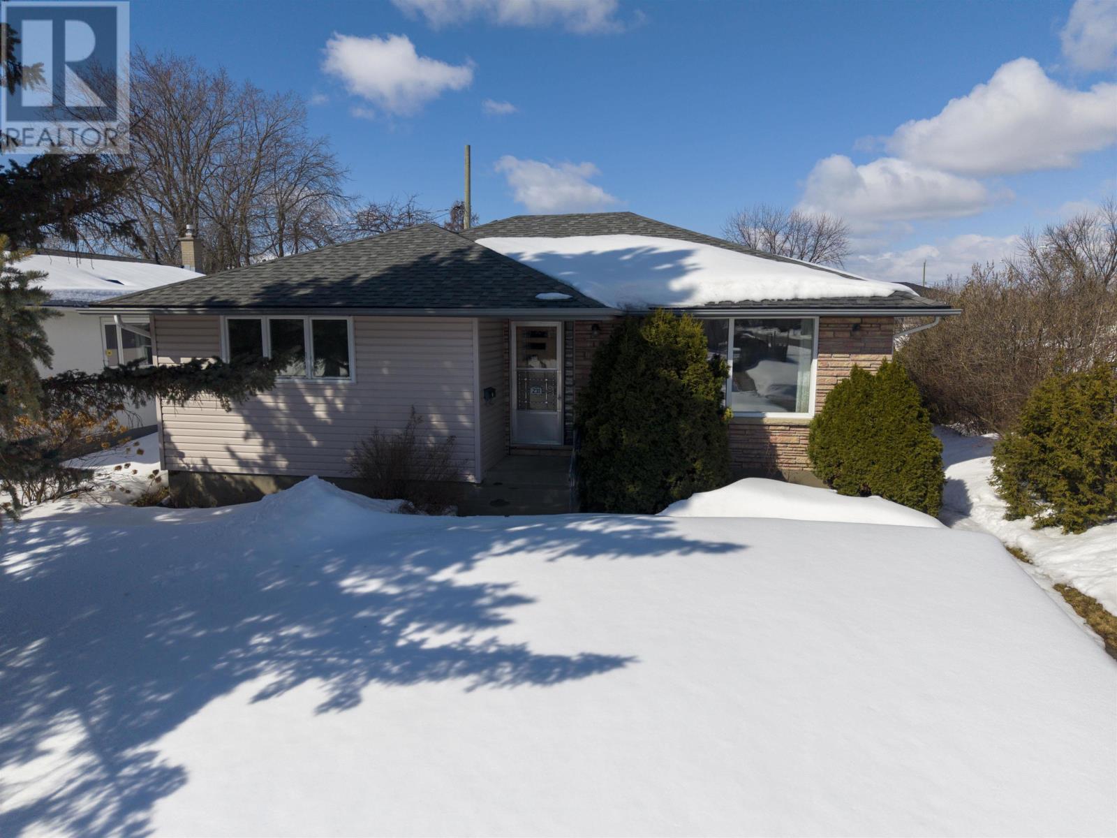 231 Briar Bay, Thunder Bay, Ontario, P7C1M1 — Photo 2
