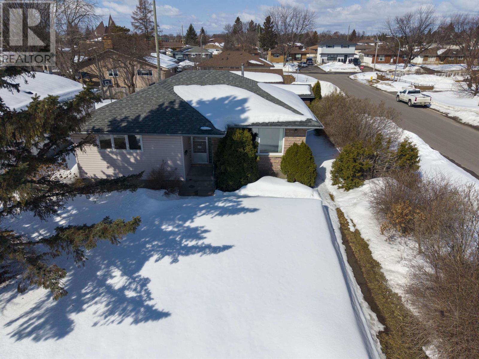 231 Briar Bay, Thunder Bay, Ontario, P7C1M1 — Photo 3