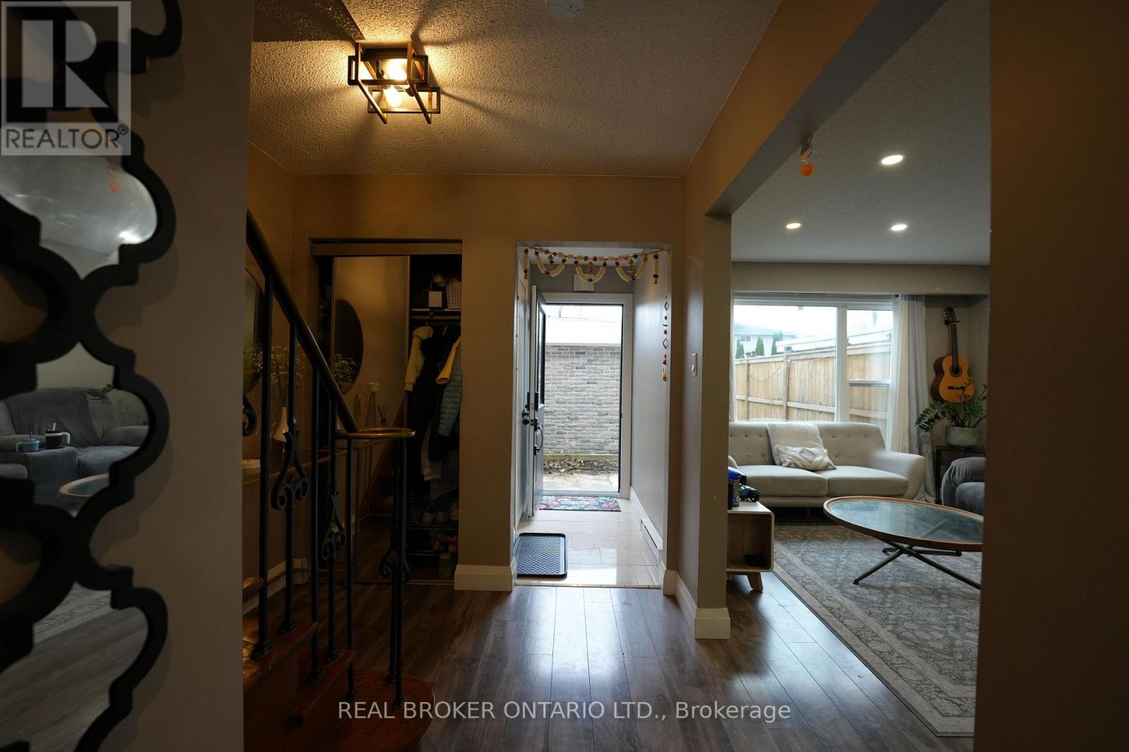 8 RALGREEN CRESCENT, Kitchener, Ontario, N2M1T9 — Photo 3