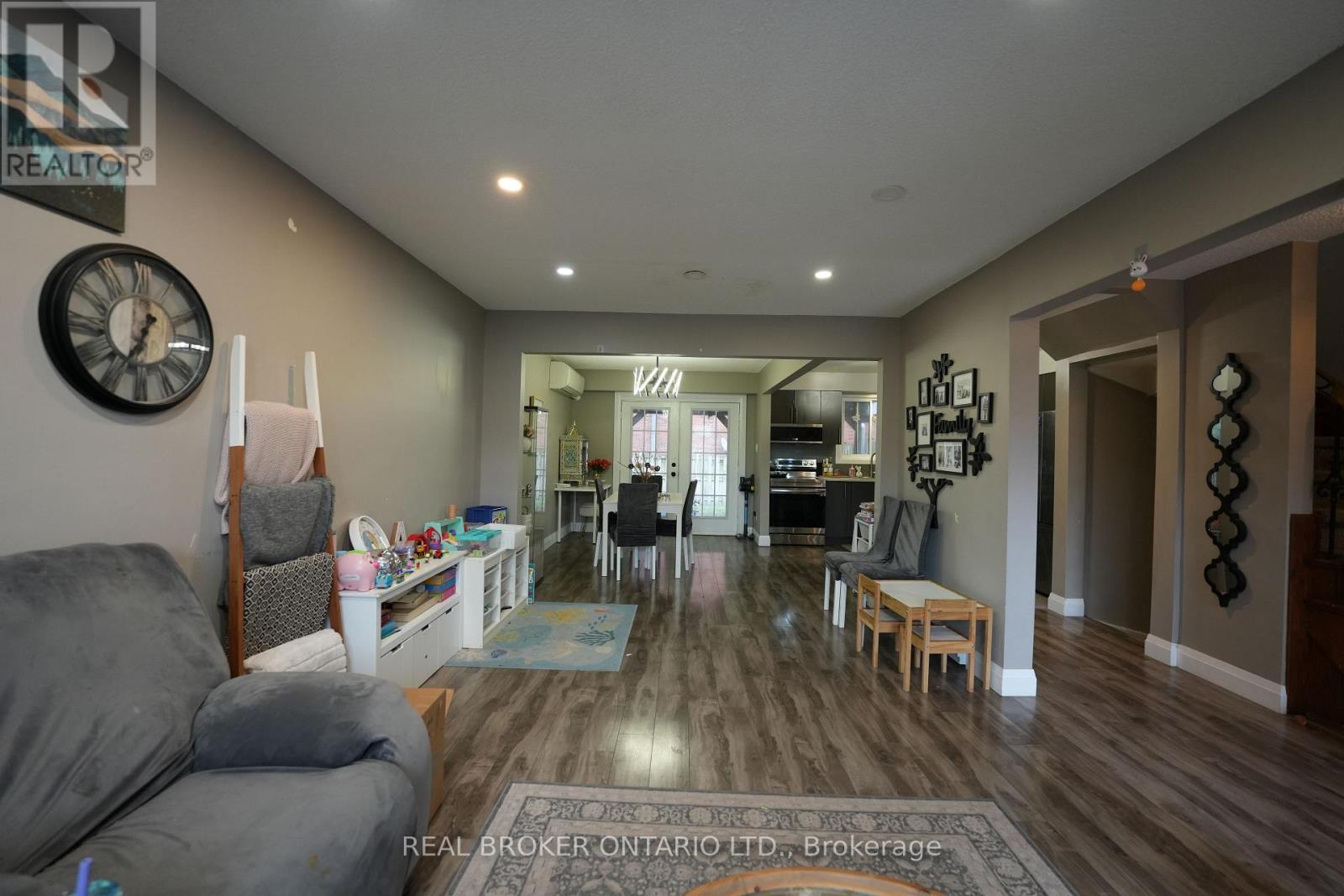 8 RALGREEN CRESCENT, Kitchener, Ontario, N2M1T9 — Photo 5