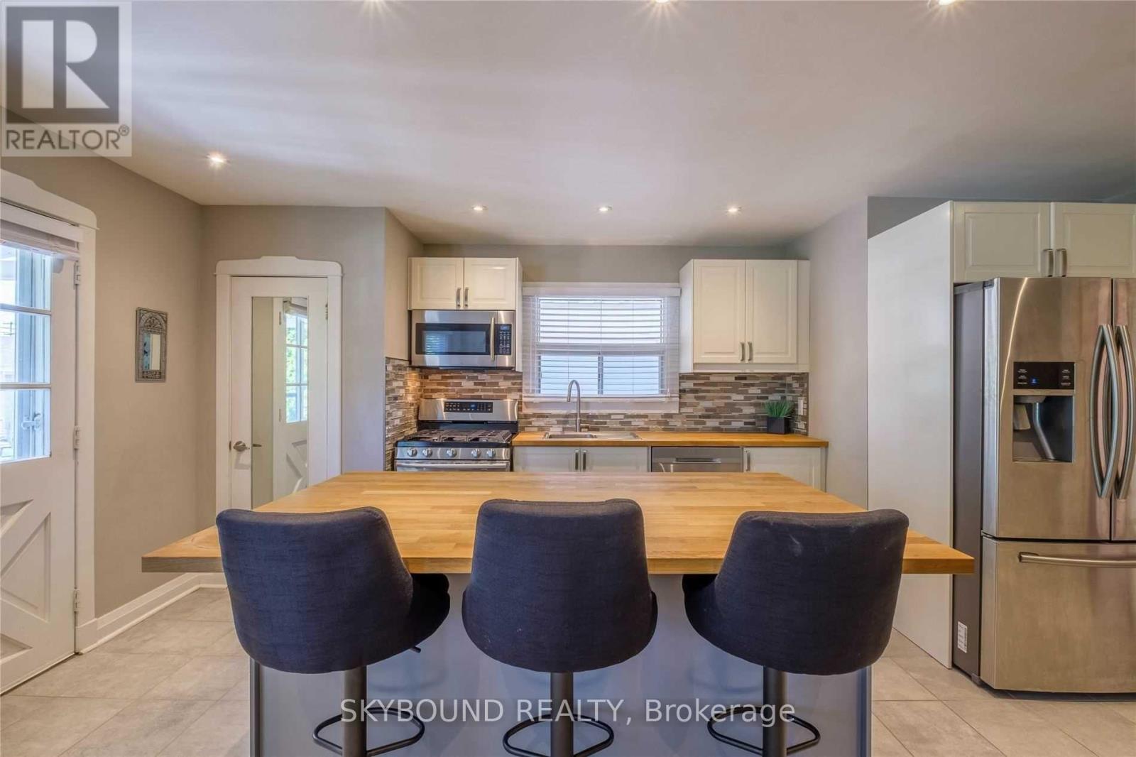 28 EAST 39TH STREET, Hamilton (Raleigh), Ontario, L8V4H1 — Photo 2