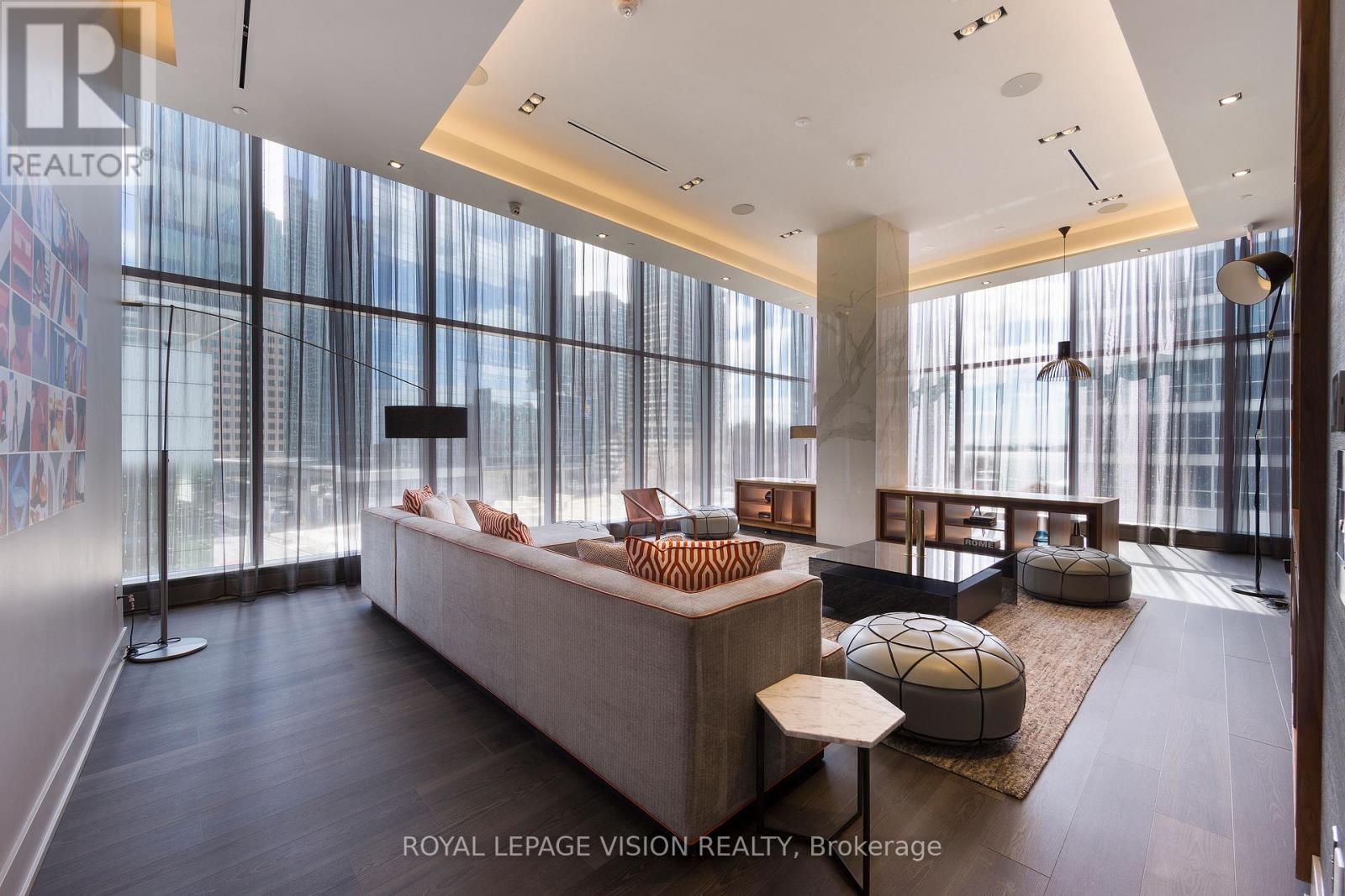 5813 - 10 YORK STREET, Toronto (Waterfront Communities), Ontario, M5J0E1 — Photo 10