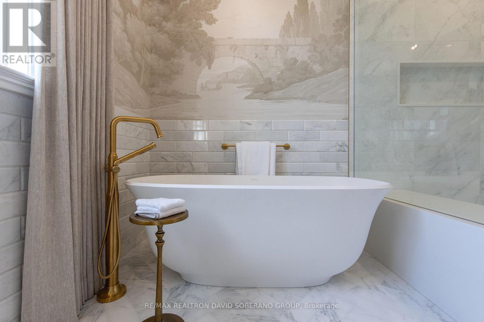 3 DUNSMORE GARDENS, Toronto (Clanton Park), Ontario, M3H3M1 — Photo 3