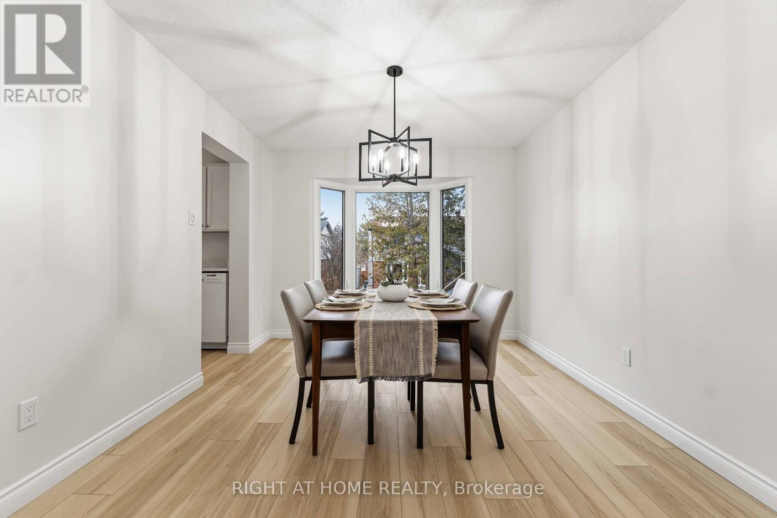 27 MCCLURE CRESCENT, Ottawa, Ontario, K2L2H1 — Photo 15