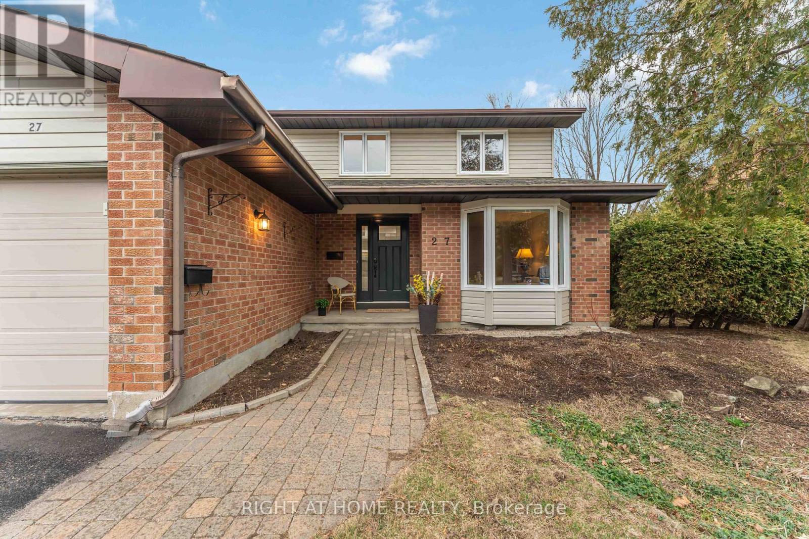 27 MCCLURE CRESCENT, Ottawa, Ontario, K2L2H1 — Photo 3