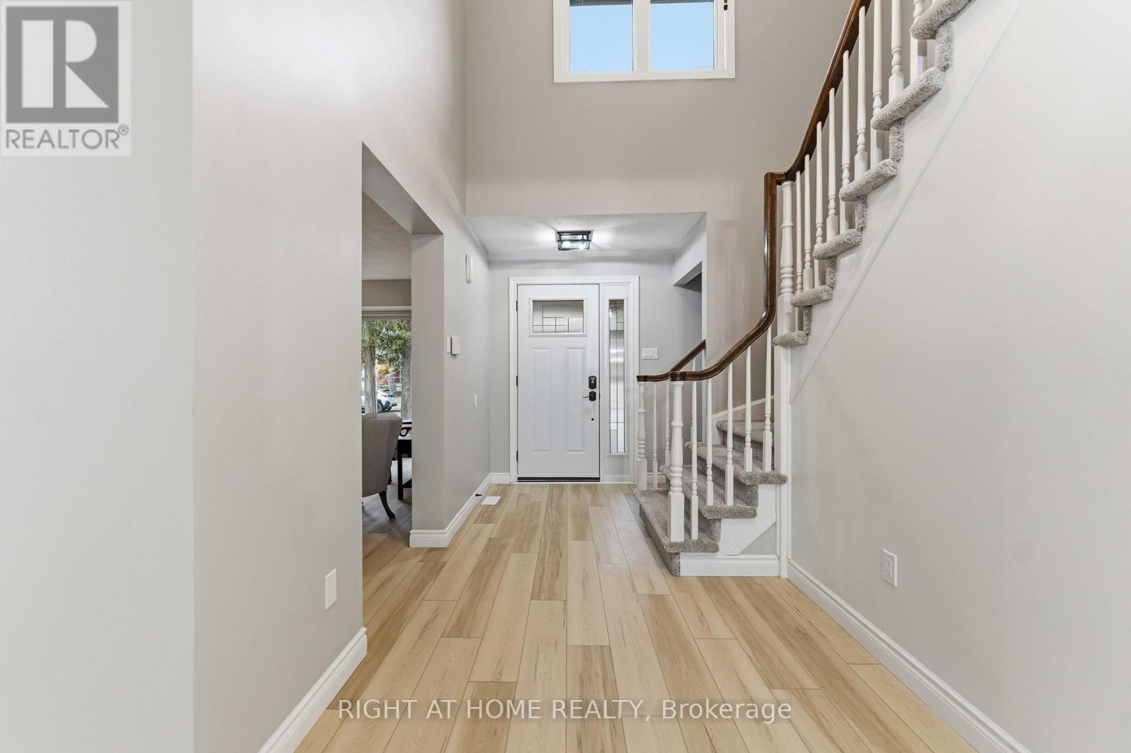 27 MCCLURE CRESCENT, Ottawa, Ontario, K2L2H1 — Photo 4