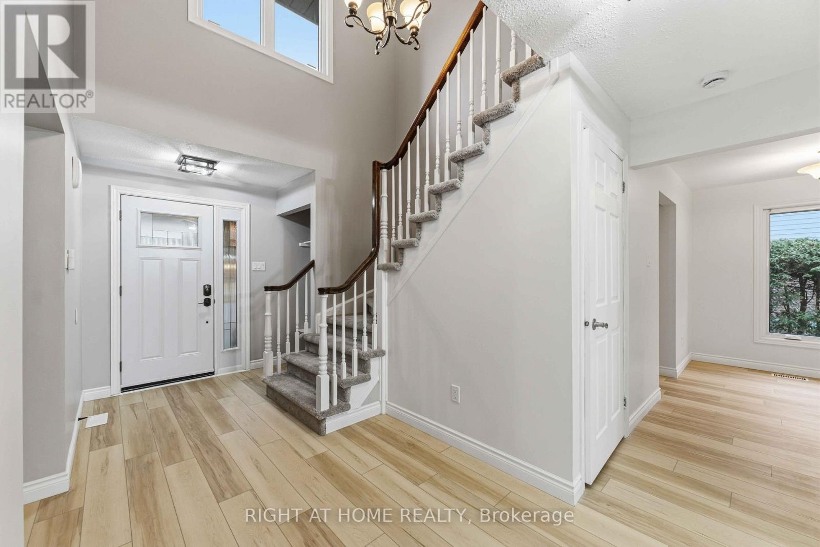 27 MCCLURE CRESCENT, Ottawa, Ontario, K2L2H1 — Photo 6