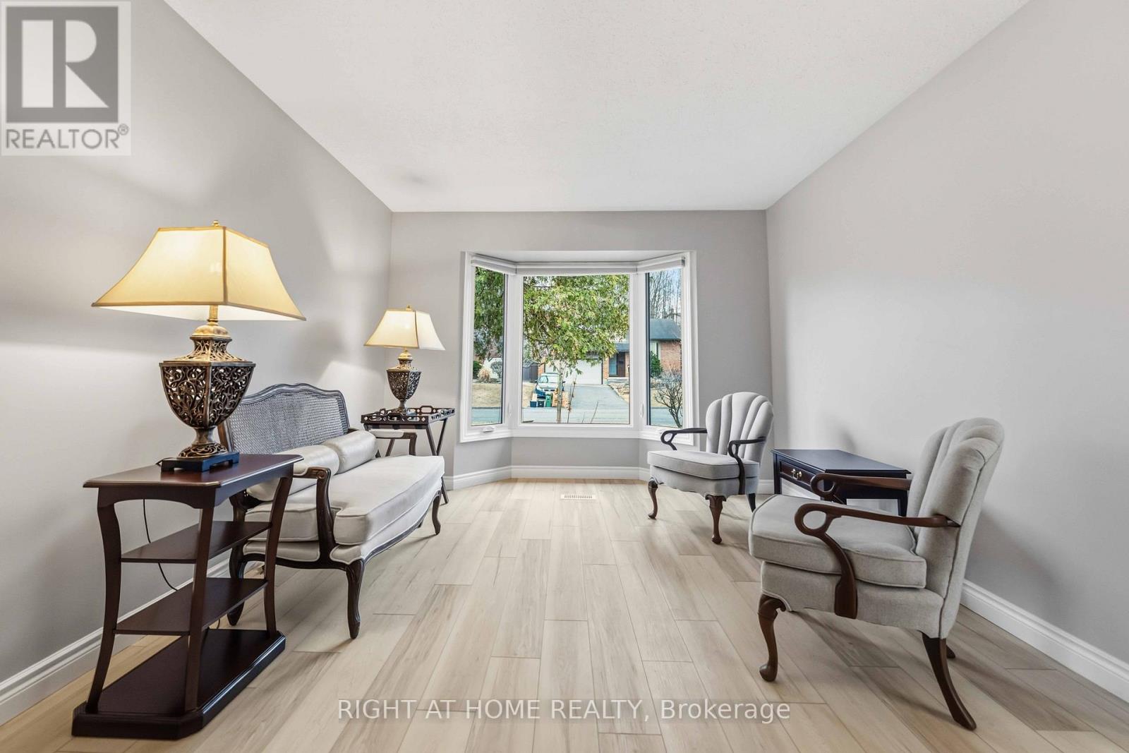 27 MCCLURE CRESCENT, Ottawa, Ontario, K2L2H1 — Photo 7