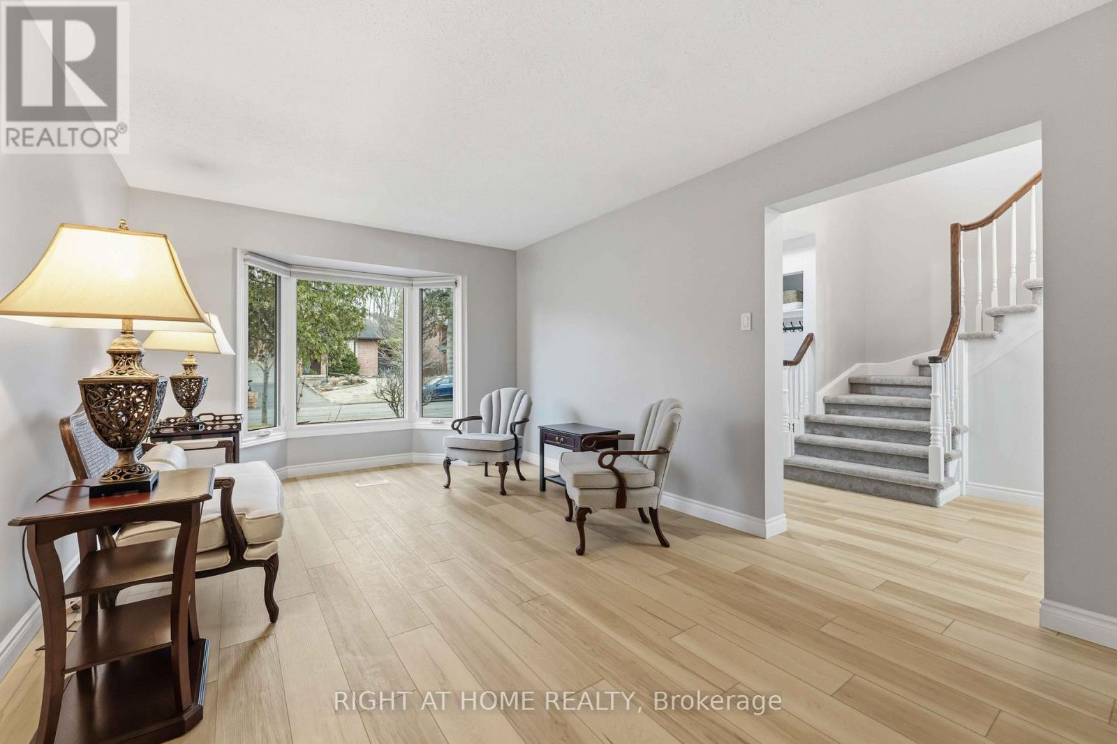 27 MCCLURE CRESCENT, Ottawa, Ontario, K2L2H1 — Photo 8