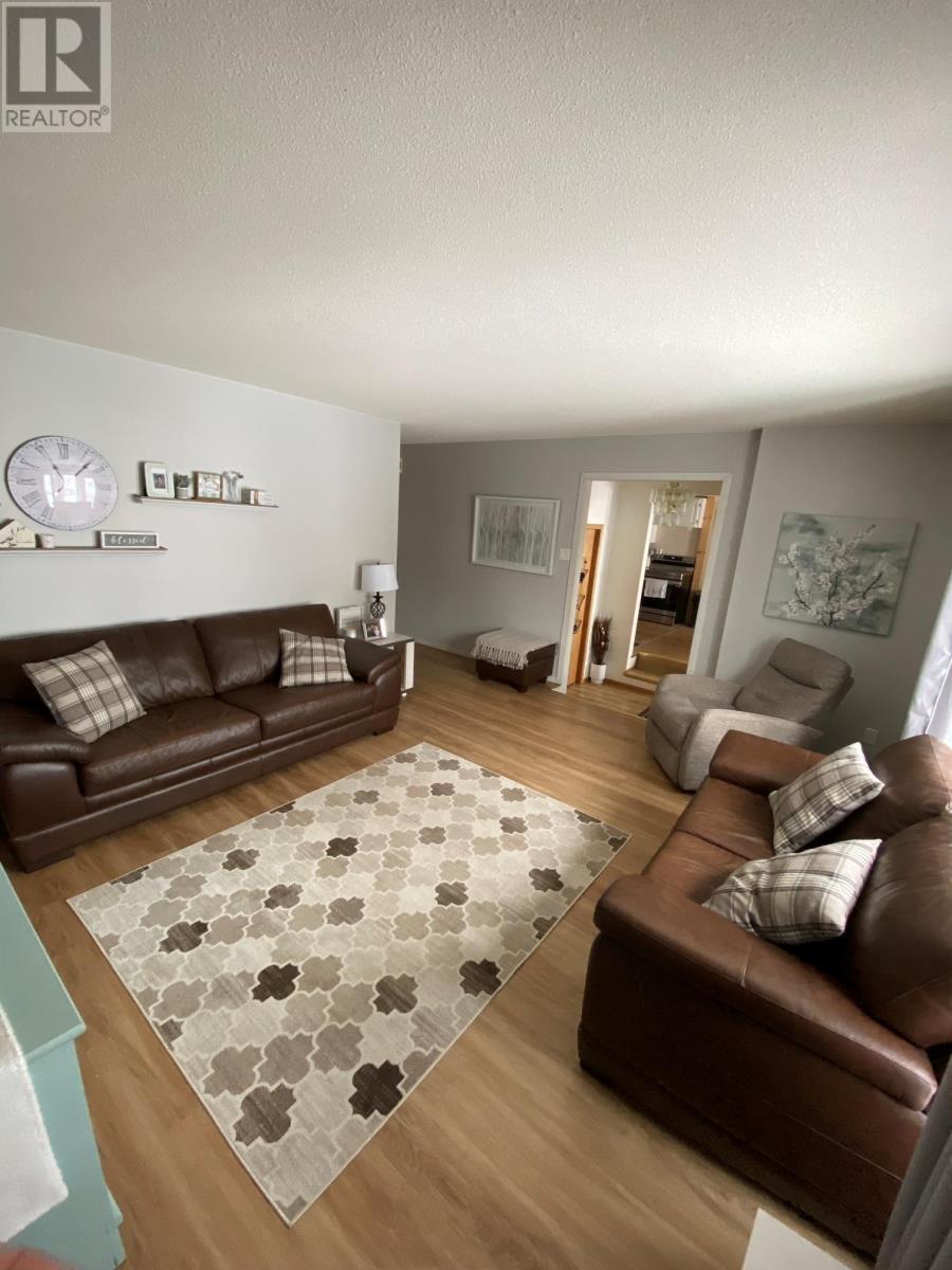 432 Gemstone DR, Thunder Bay, Ontario, P7G1B1 — Photo 4