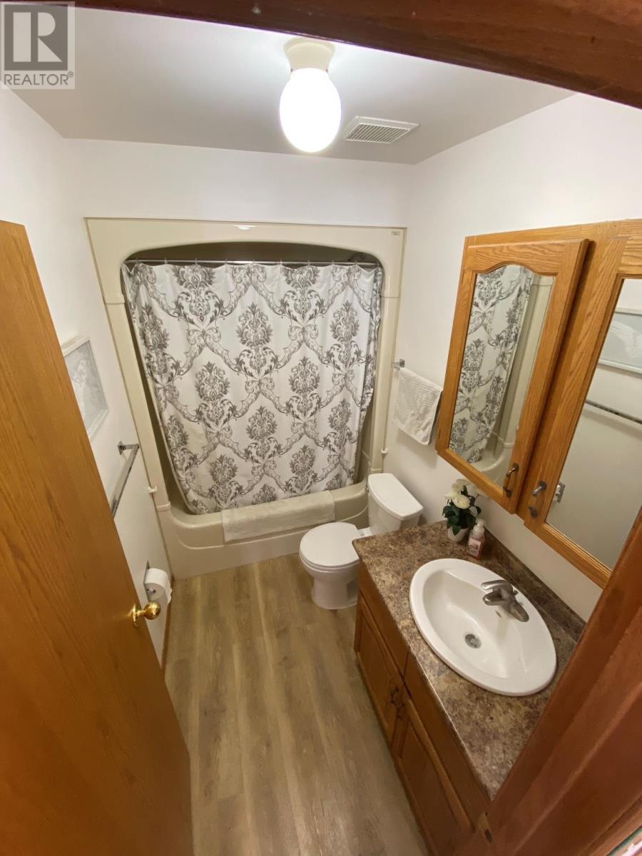 432 Gemstone DR, Thunder Bay, Ontario, P7G1B1 — Photo 5