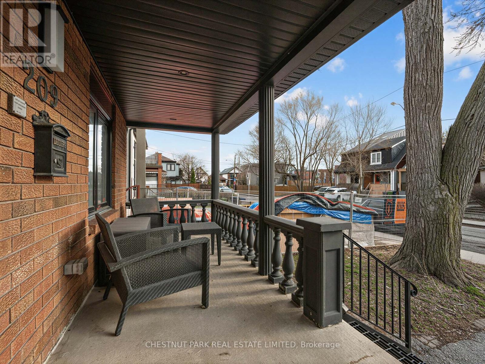209 ROBINA AVENUE, Toronto (Oakwood Village), Ontario, M6C3Y9 — Photo 2