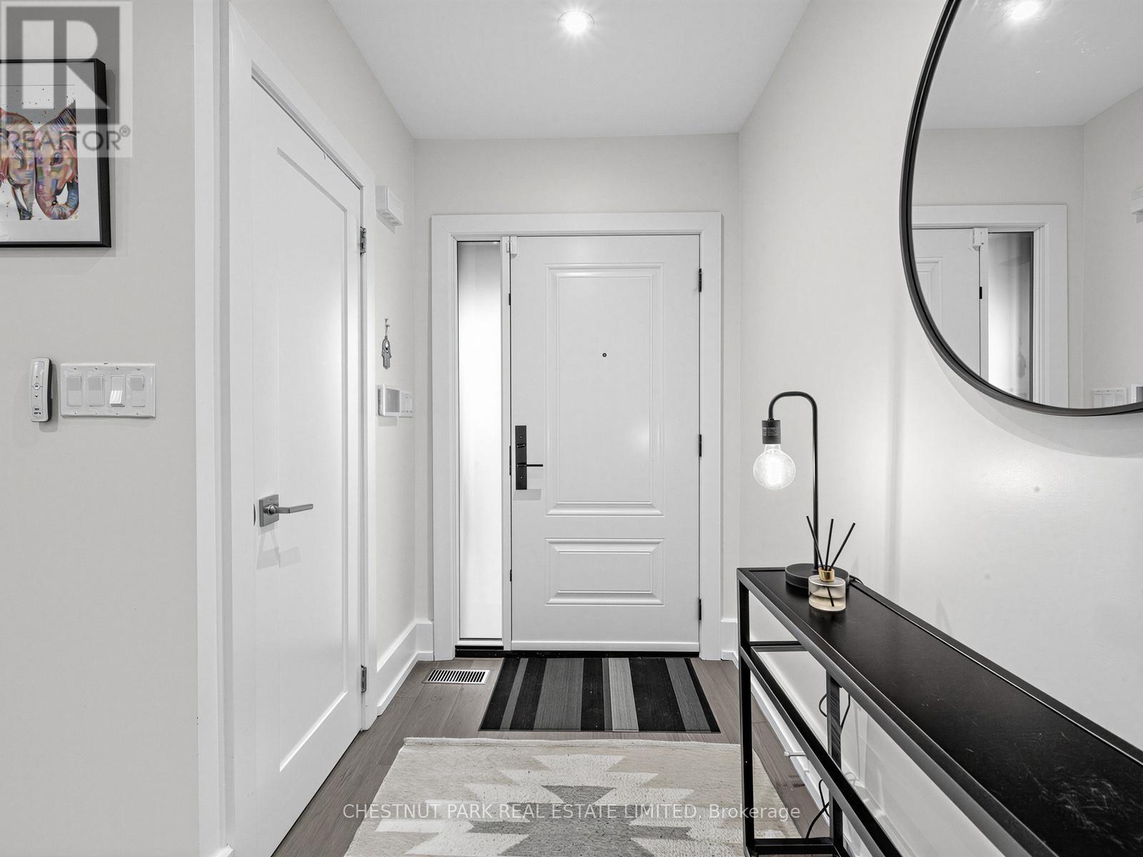 209 ROBINA AVENUE, Toronto (Oakwood Village), Ontario, M6C3Y9 — Photo 3