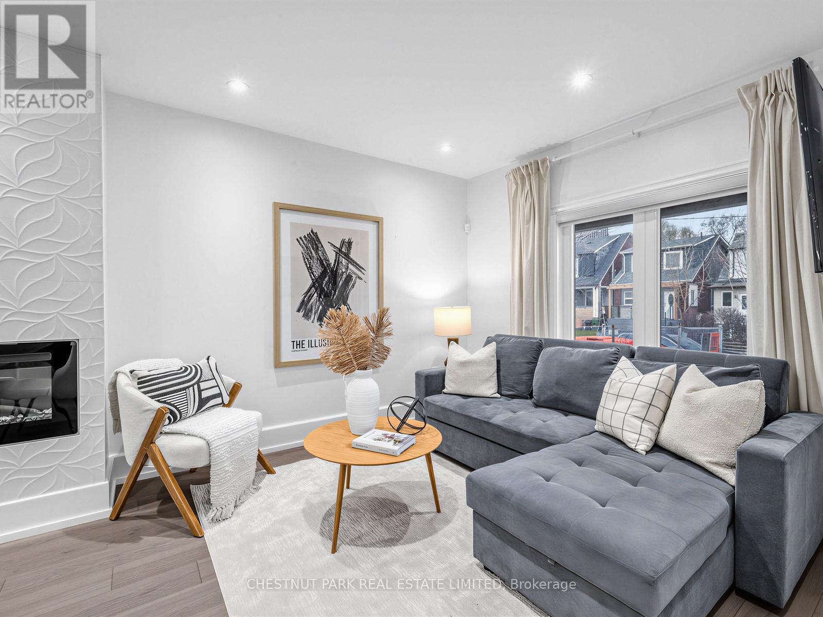 209 ROBINA AVENUE, Toronto (Oakwood Village), Ontario, M6C3Y9 — Photo 5