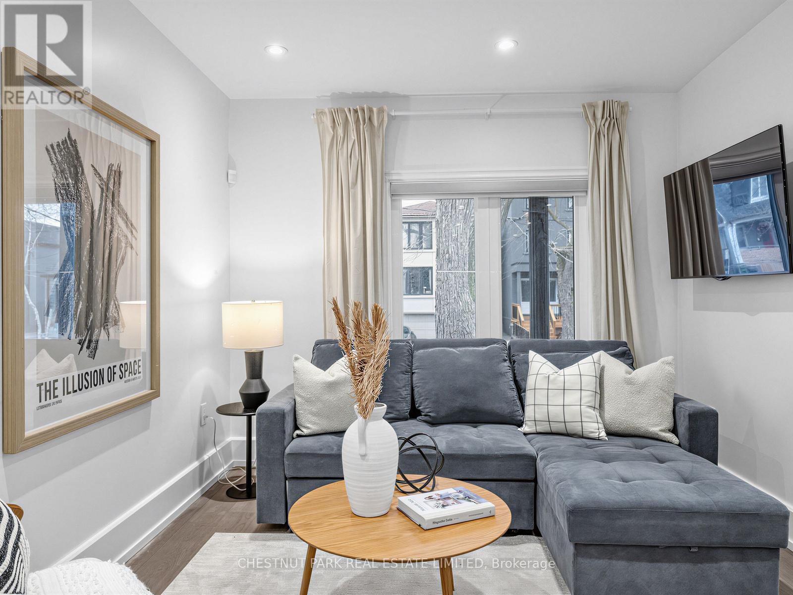 209 ROBINA AVENUE, Toronto (Oakwood Village), Ontario, M6C3Y9 — Photo 6