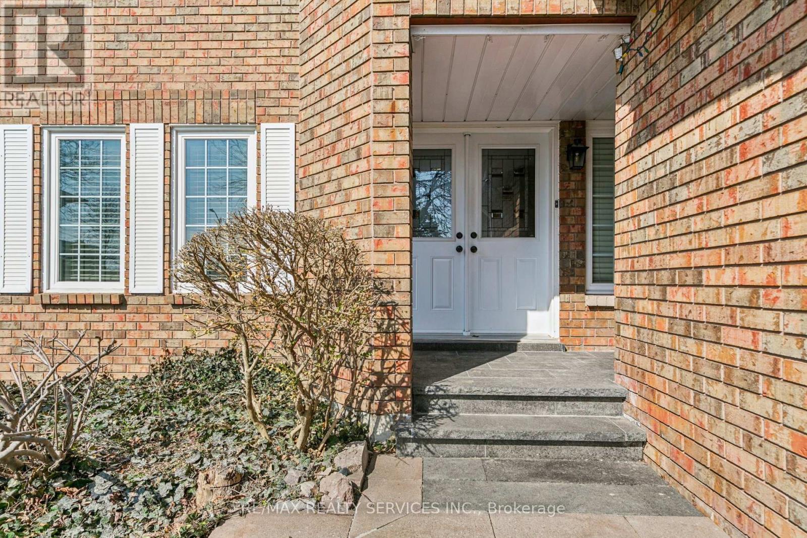 4 BURT DRIVE, Brampton (Northwood Park), Ontario, L6X3H6 — Photo 3