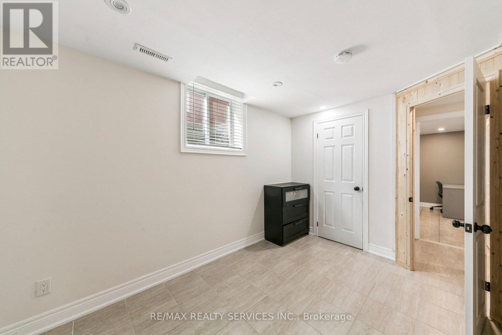 4 BURT DRIVE, Brampton (Northwood Park), Ontario, L6X3H6 — Photo 41