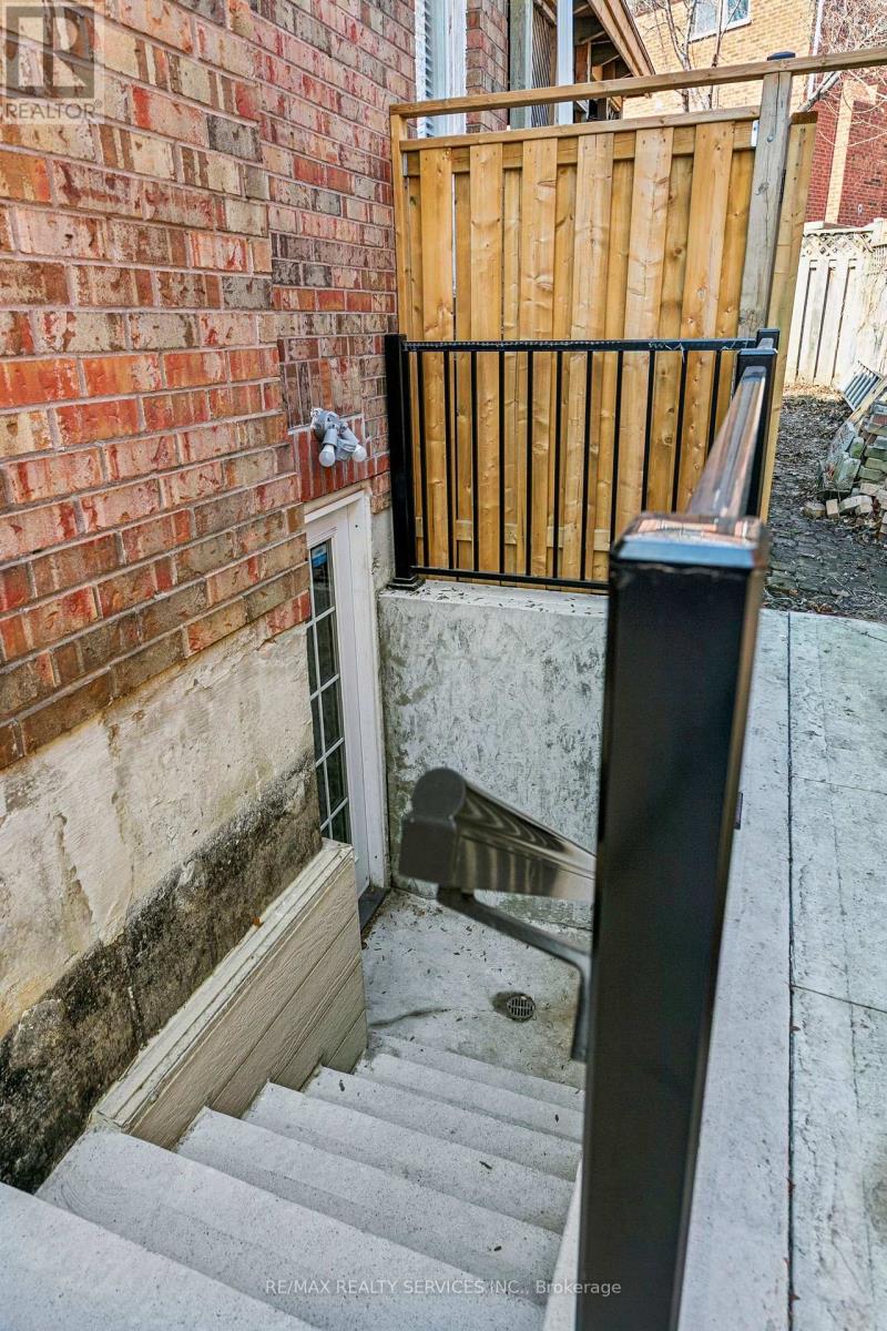 4 BURT DRIVE, Brampton (Northwood Park), Ontario, L6X3H6 — Photo 47