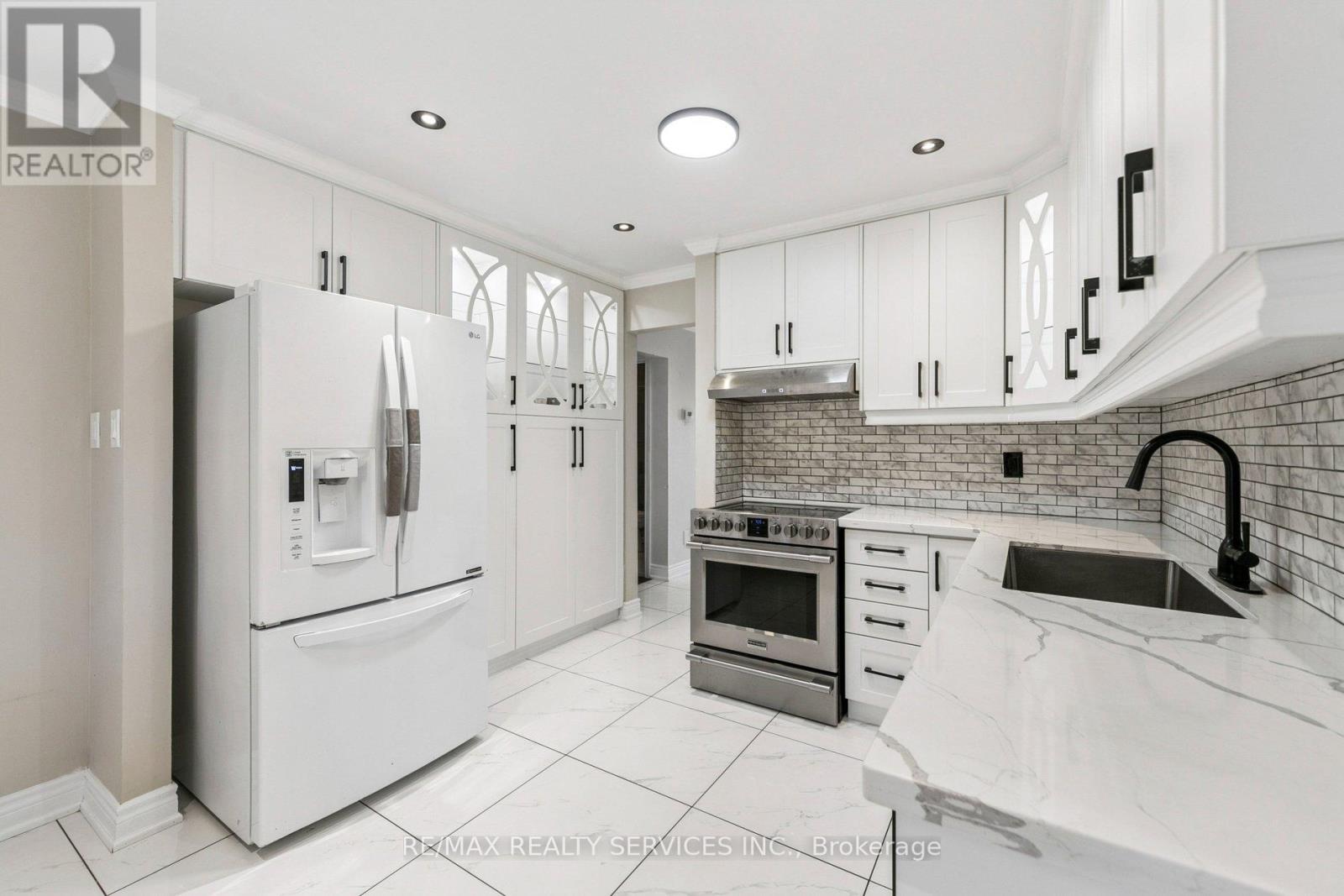 4 BURT DRIVE, Brampton (Northwood Park), Ontario, L6X3H6 — Photo 7