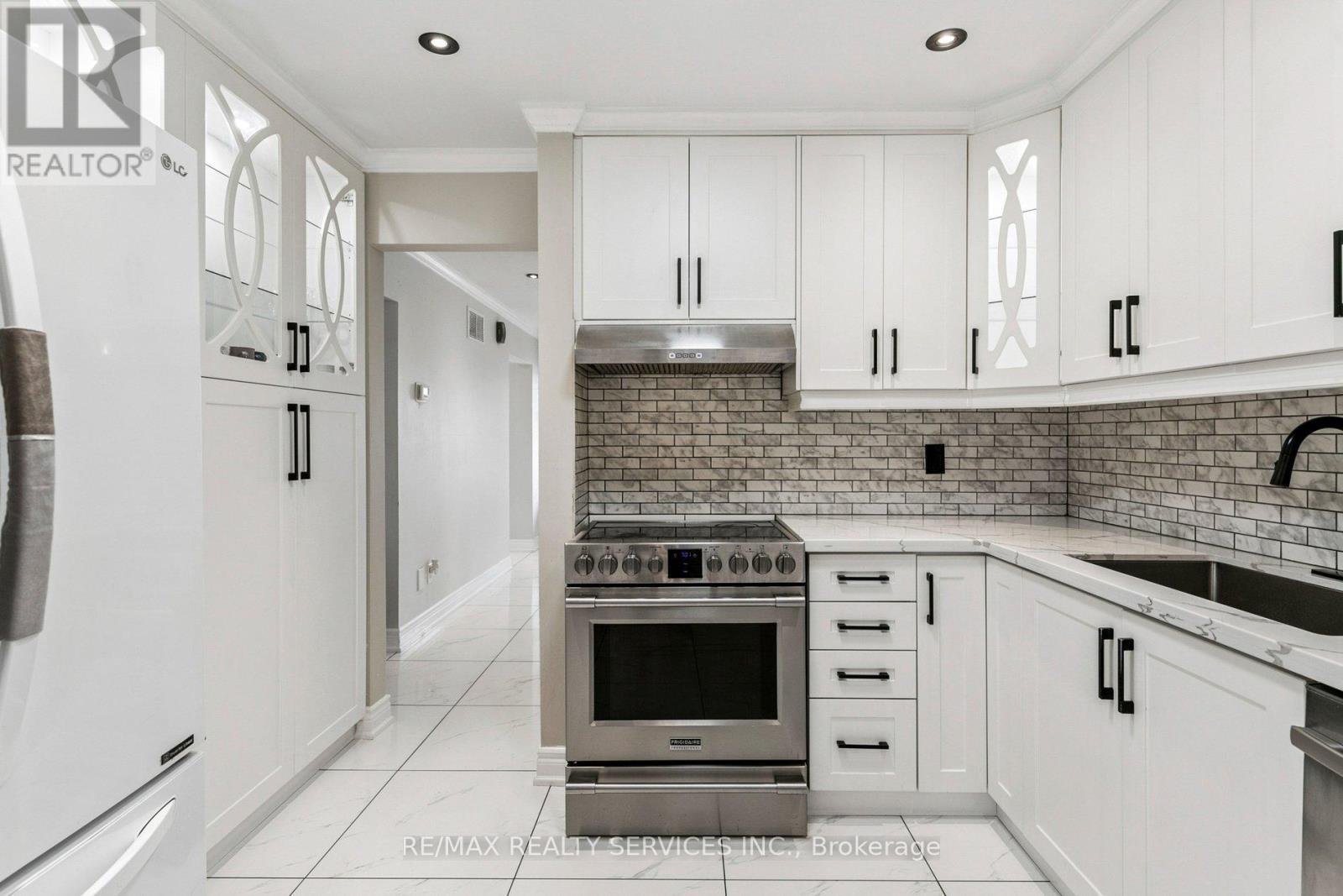 4 BURT DRIVE, Brampton (Northwood Park), Ontario, L6X3H6 — Photo 8