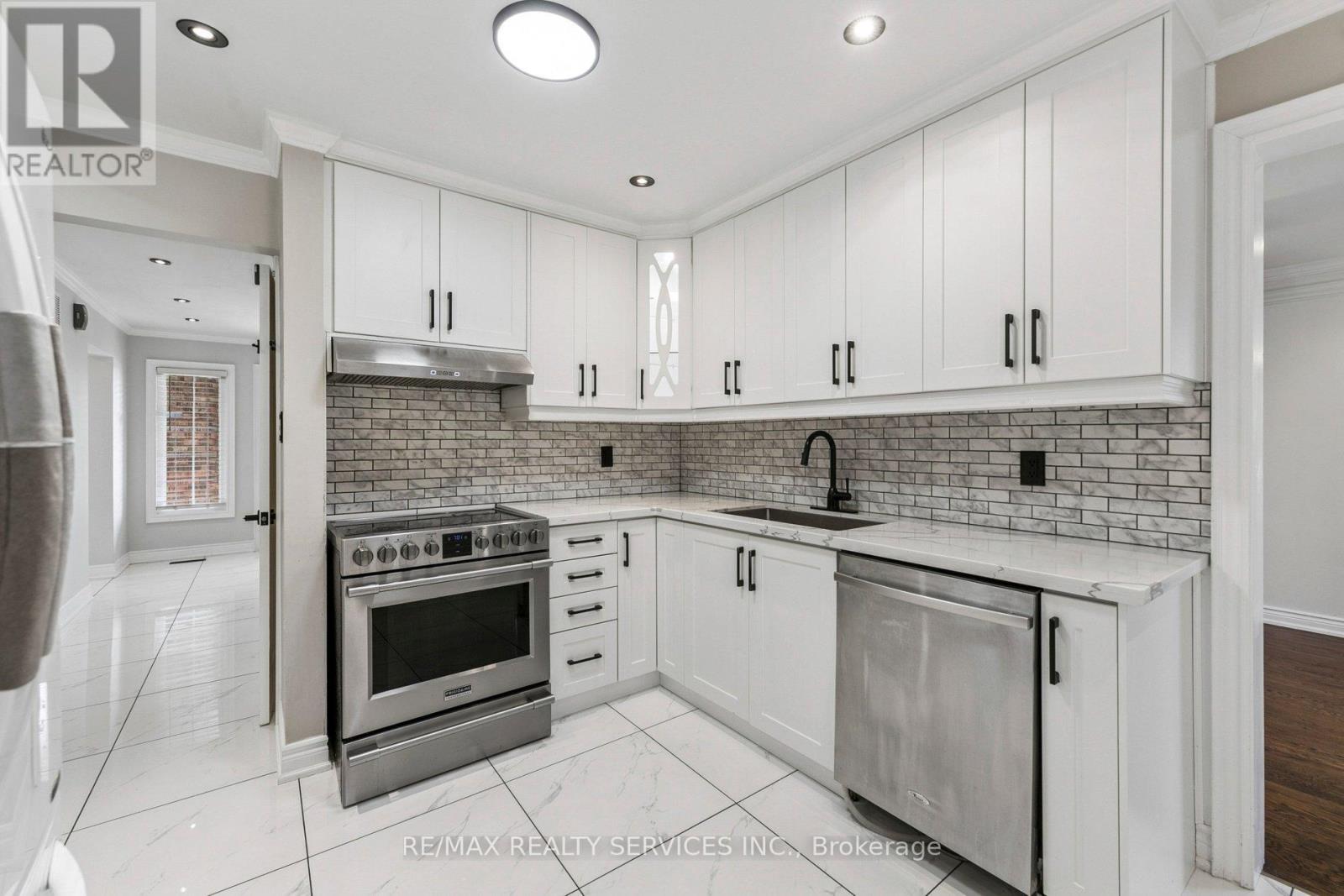 4 BURT DRIVE, Brampton (Northwood Park), Ontario, L6X3H6 — Photo 9