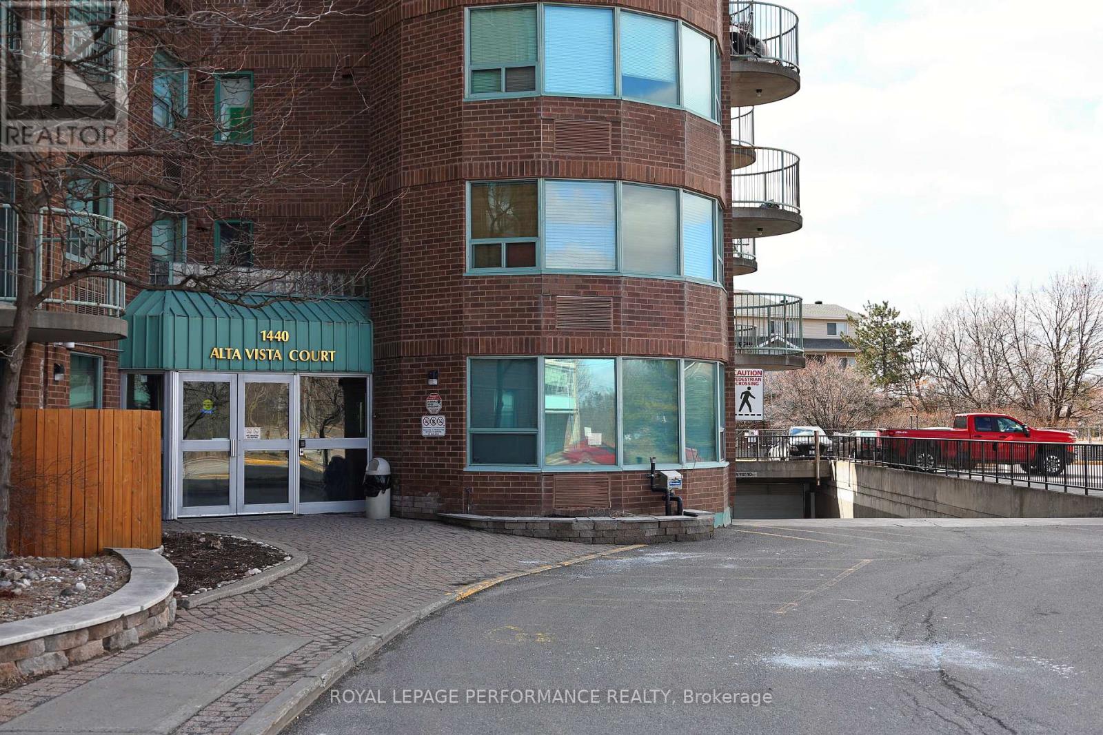 402 - 1440 HERON ROAD, Ottawa, Ontario, K1V0X2 — Photo 2