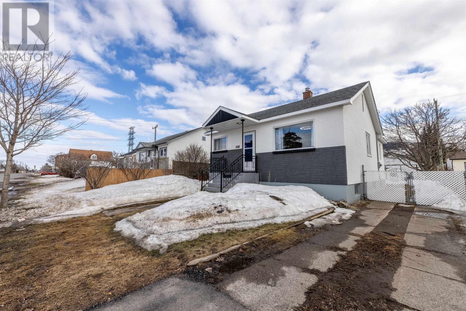 608 Gore ST W, Thunder Bay, Ontario, P7E3S3 — Photo 37
