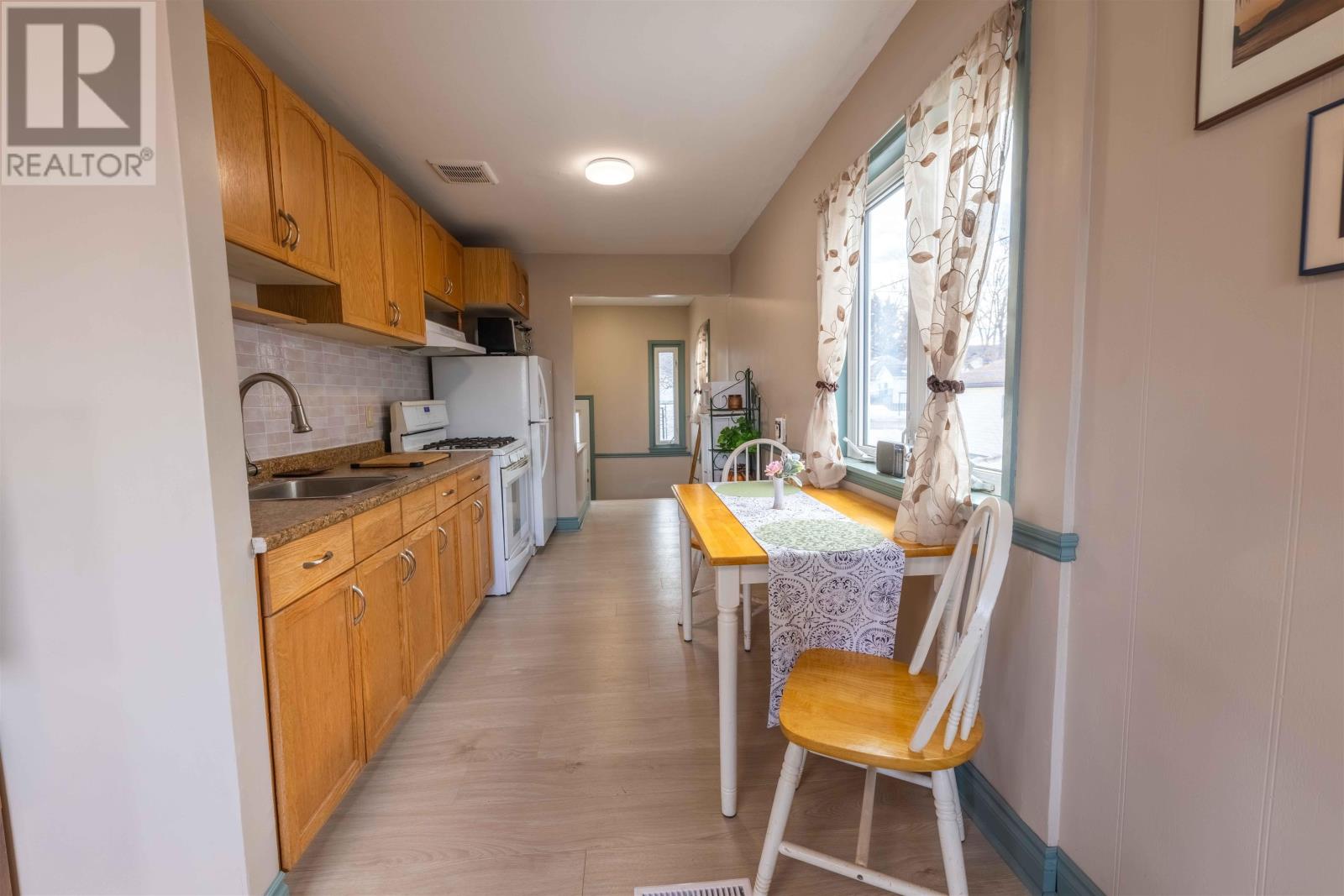 608 Gore ST W, Thunder Bay, Ontario, P7E3S3 — Photo 4