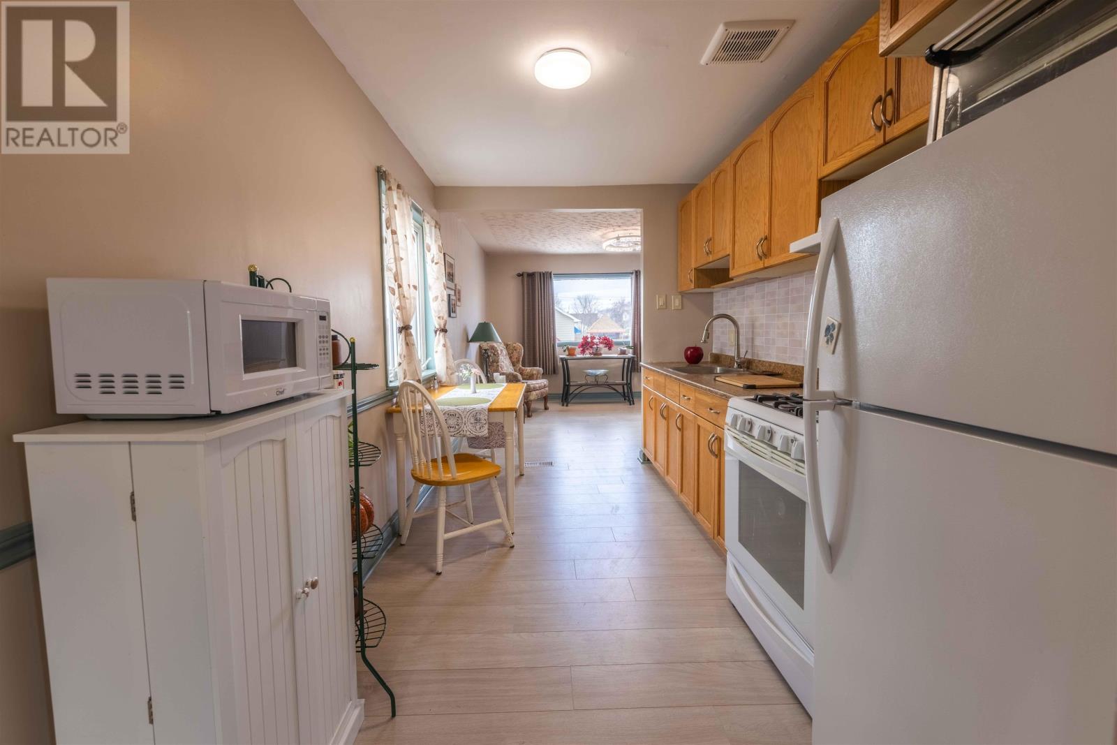 608 Gore ST W, Thunder Bay, Ontario, P7E3S3 — Photo 5