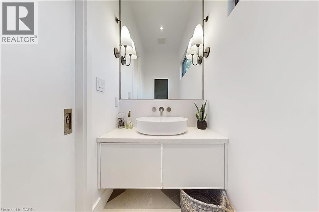 977 GORTON Avenue, Burlington, Ontario, L7T1S6 — Photo 5