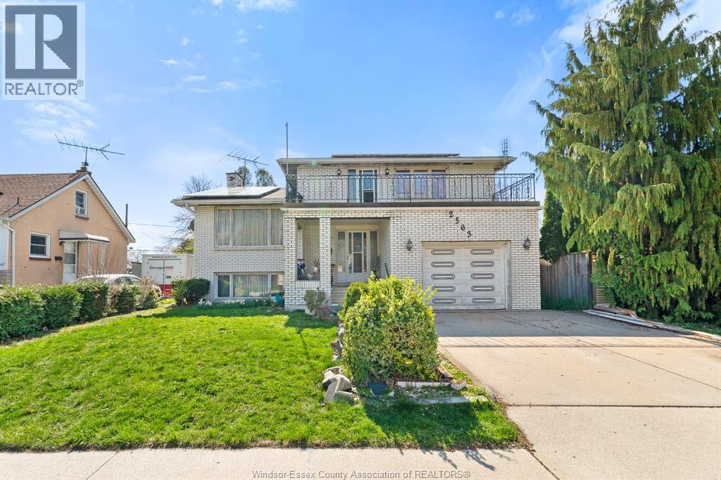 2563 ROSSINI BOULEVARD, Windsor, Ontario, N8W4R2 — Photo 2