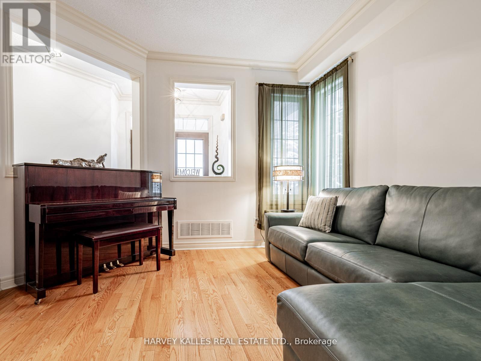 12 BARBERRY CRESCENT, Richmond Hill (Oak Ridges), Ontario, L4E4S5 — Photo 6