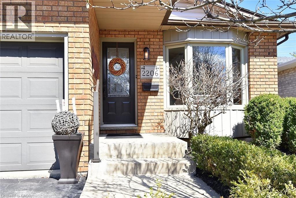 2206 DONALD Road, Burlington, Ontario, L7M3R9 — Photo 2