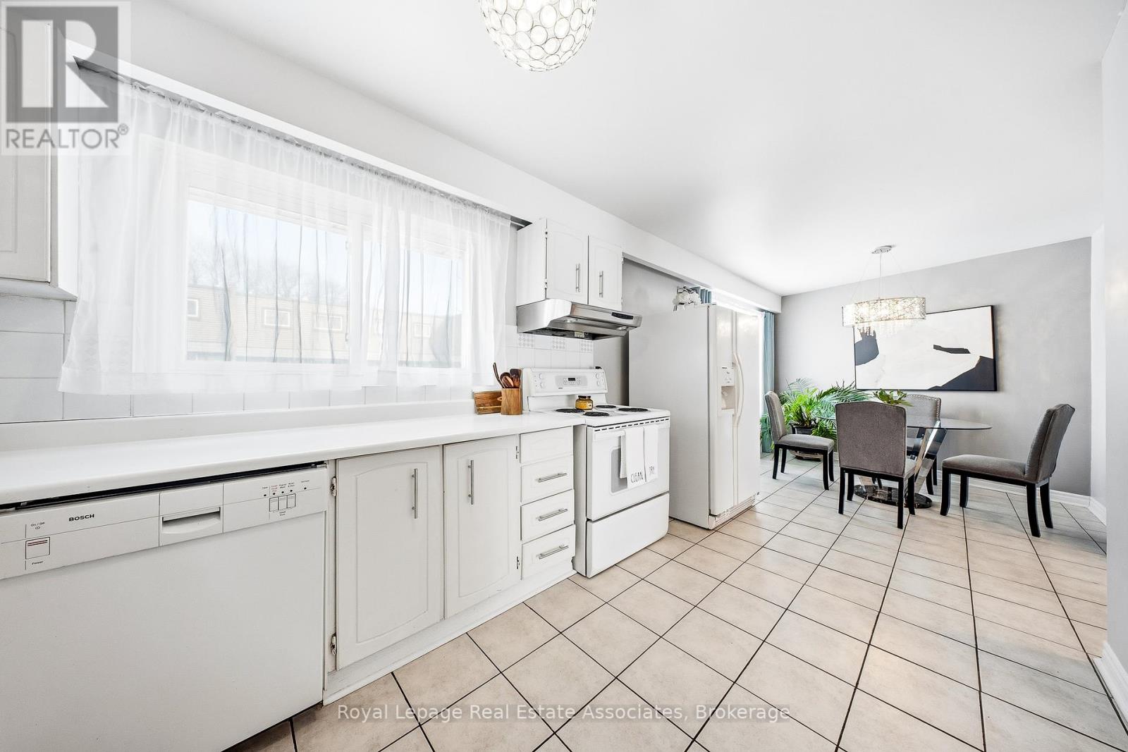 111 - 2315 BROMSGROVE ROAD, Mississauga (Clarkson), Ontario, L5J4A6 — Photo 9