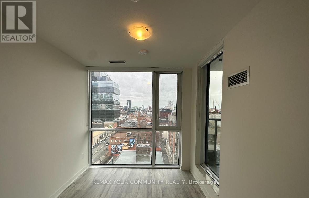 1005 - 70 PRINCESS STREET, Toronto (Moss Park), Ontario, M5A0X6 — Photo 2