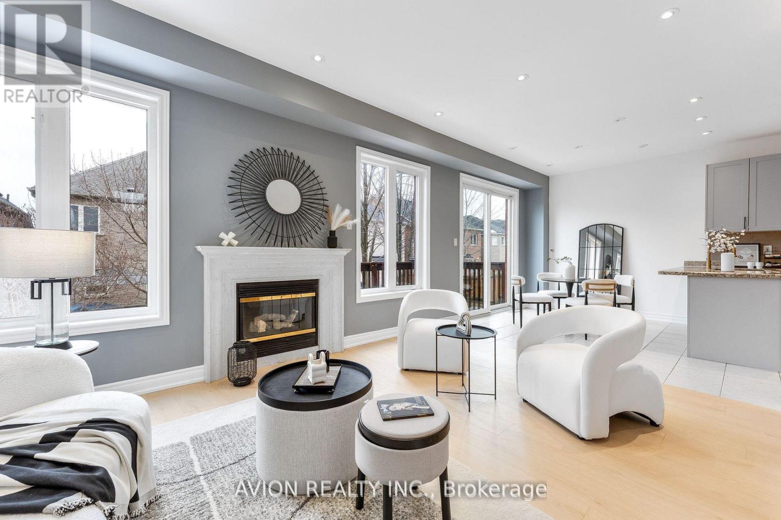 33 BROCKDALE STREET, Richmond Hill (Oak Ridges), Ontario, L4E4W1 — Photo 3