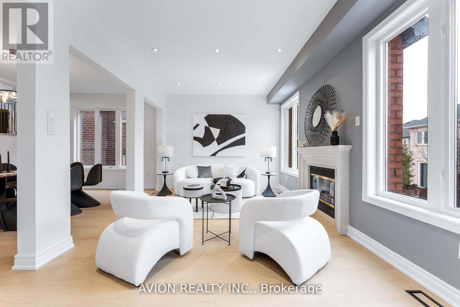 33 BROCKDALE STREET, Richmond Hill (Oak Ridges), Ontario, L4E4W1 — Photo 4