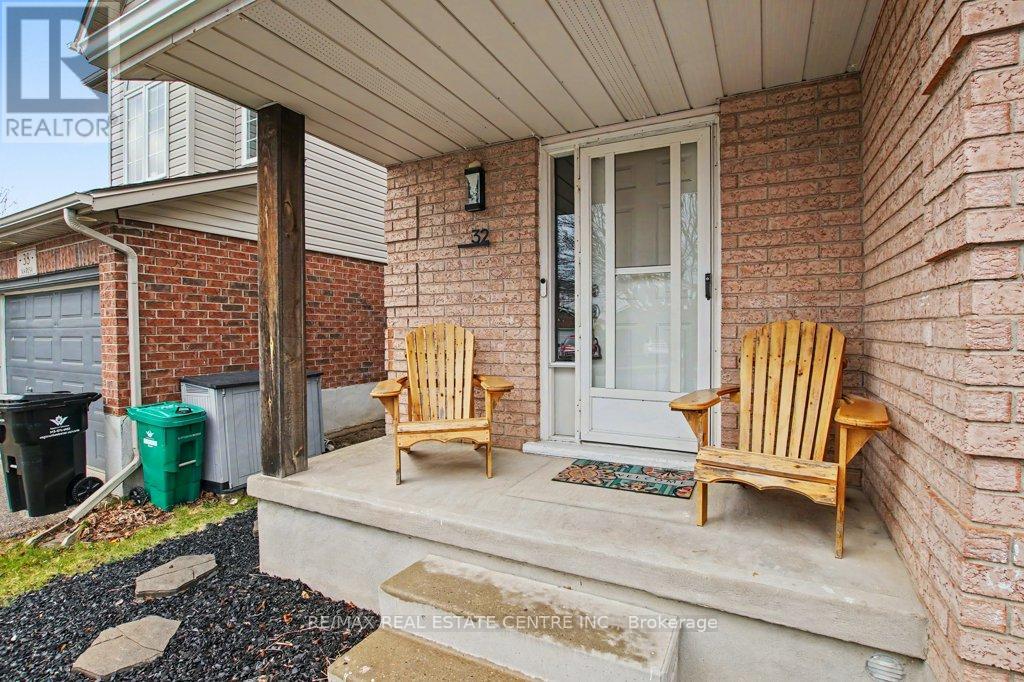 32 MARISA STREET, Kitchener, Ontario, N2K3V8 — Photo 5
