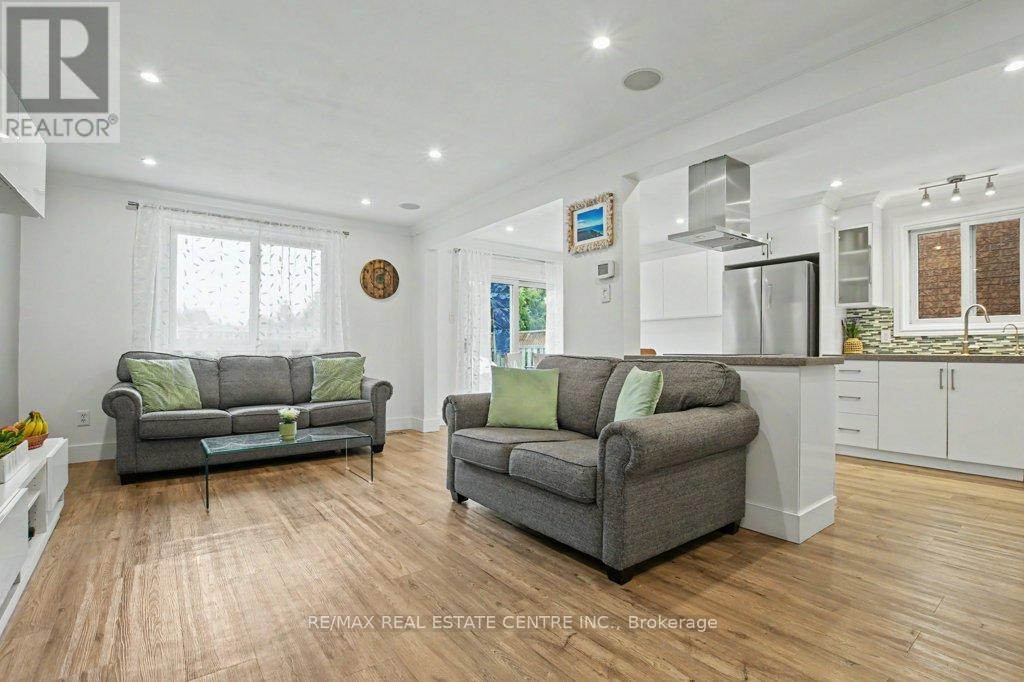 32 MARISA STREET, Kitchener, Ontario, N2K3V8 — Photo 8